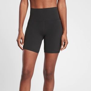 Like New Athleta Salutation Pocket II 7" Short